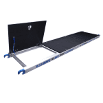 Piattaforma trabattello ASC con botola integrata aperta e superficie antiscivolo in legno.