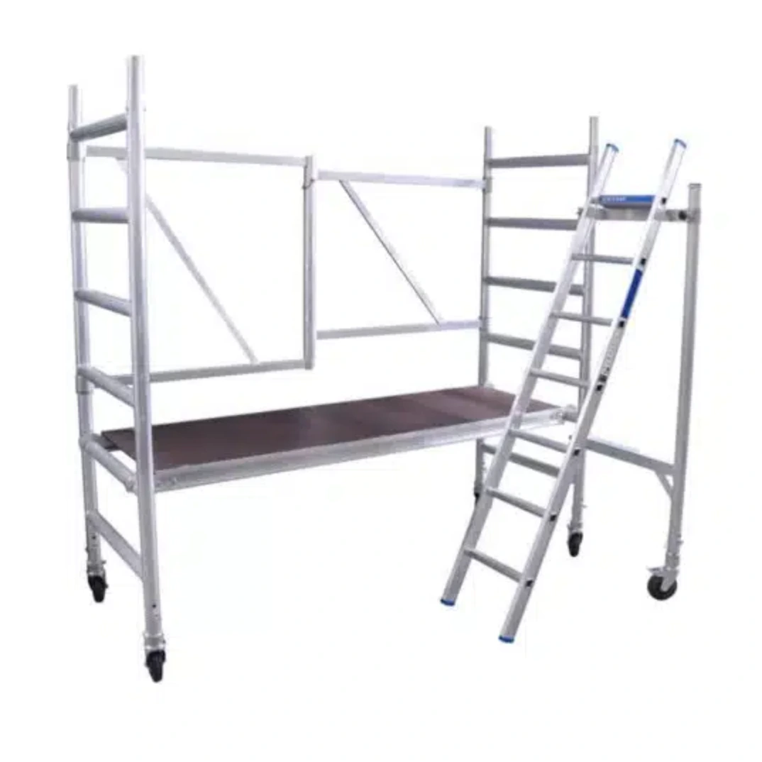 Ponteggio con scala integrata